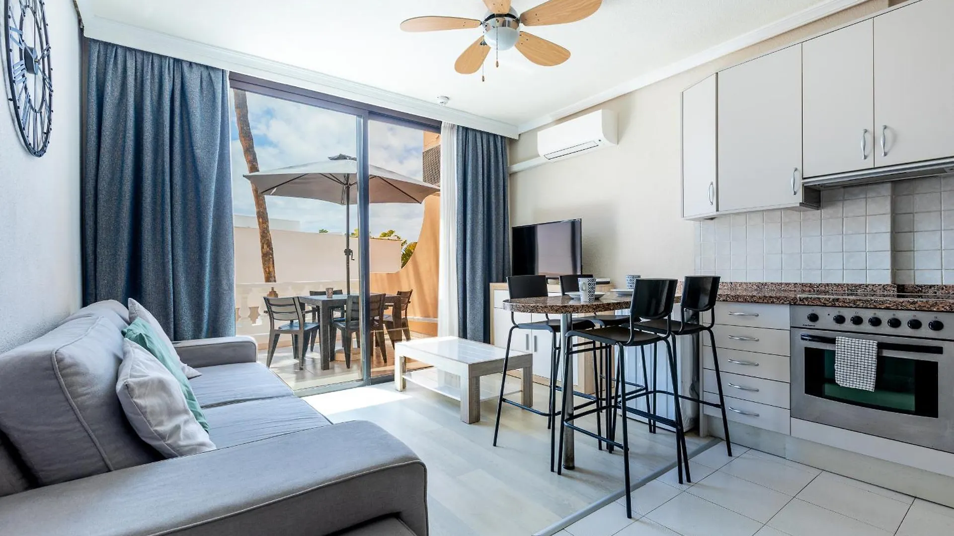 Paradise Court Suites 阿德耶